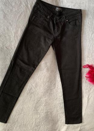 Чёрные джинсы motivi