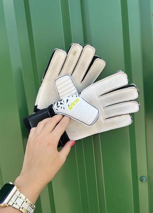 Фірмові футбольні рукавички sondico2 фото