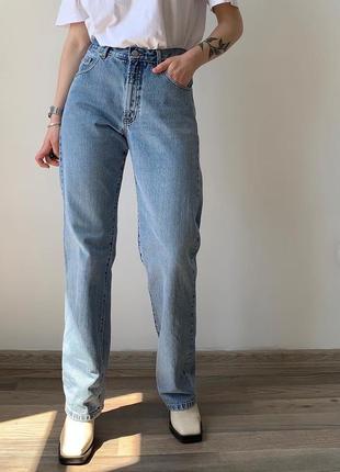 Базові прямі джинси із щільного деніму