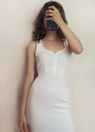Бандажное белое платье1 фото
