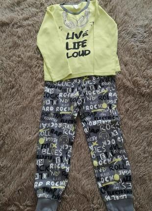 Спальный костюм.