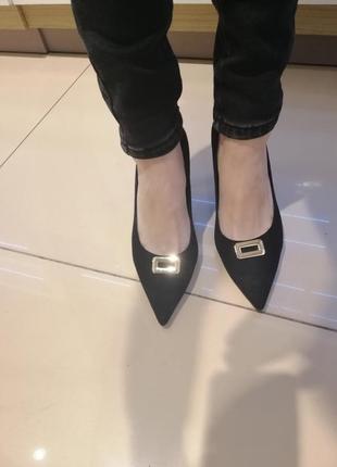 Стильные замшевые классические туфли с удобным плоским каблуком 37, 38 размер