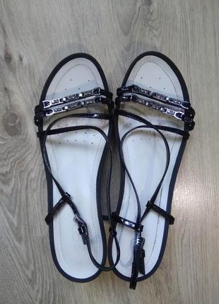 Geox нарядные черные женские босоножки сандалии на танкетке/босоножки на лаковых ремешках1 фото