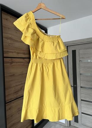 Красивезна сукня на одне плече