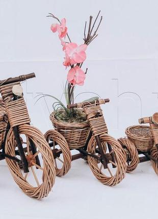 Кашпо под цветы плетеная трактор | подставка уличная под цветы велосипед | цветочная подставка на улицу9 фото