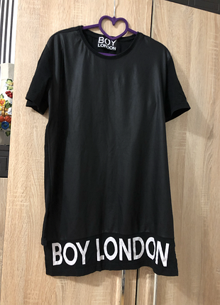 Подовжена футболка