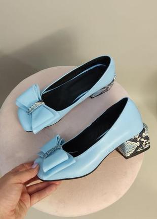 Эксклюзивные туфли из натуральной итальянской кожи с бантиком голубые3 фото