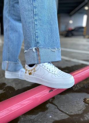 Nike air force 1 lucky charms новинка трендові білі класичні кросівки найк форс з ланцюжком белые кроссовки з цепочкой бренд7 фото