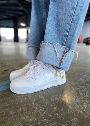 Nike air force 1 lucky charms новинка трендові білі класичні кросівки найк форс з ланцюжком белые кроссовки з цепочкой бренд5 фото