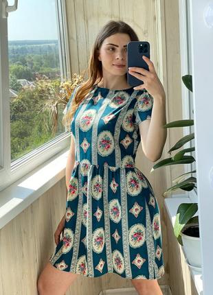Красивое легкое платье с шикарным винтажным принтом 1+1=3