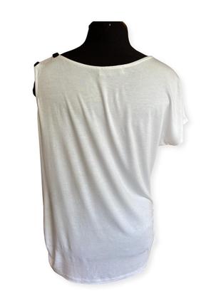 Белая блуза на одно плече2 фото