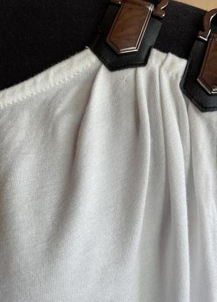 Белая блуза на одно плече4 фото