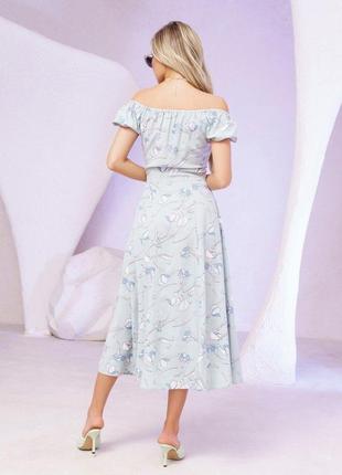 Оливковое цветочное платье с открытыми плечами2 фото