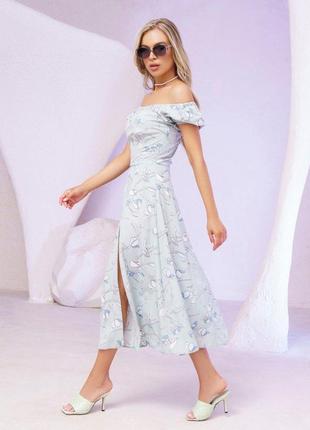 Оливковое цветочное платье с открытыми плечами3 фото