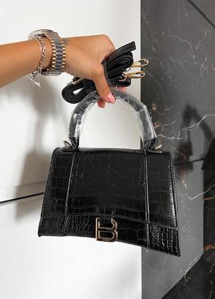 Лакована чорна розкішна сумочка в стилі balenciaga black / gold бренд женская шикарная лаковая лакированная сумка под рептилию4 фото