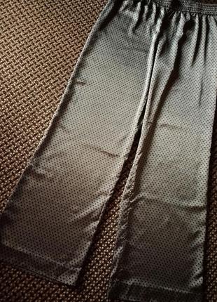 Монохромные атласные брюки палаццо клёш на резинке h&м.5 фото
