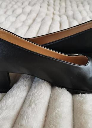 Жіночі туфлі класика на товстому підборі 38 туфлі vintage7 фото
