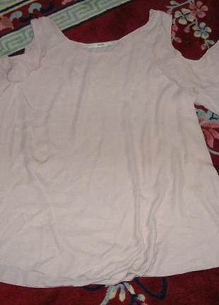 Нежно-розовая блуза с открытыми плечами8 фото