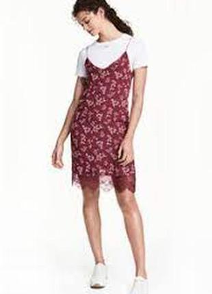 Бордовое мини платье в цветы в бельевом стиле h&m