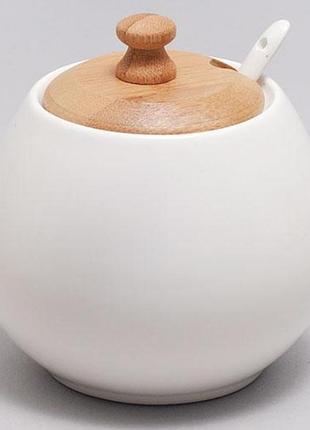 Цукор cegram-bamboo з ложкою і бамбуковою кришкою.