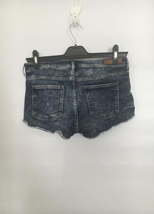 Короткие джинсовые шорты с необработанным краем2 фото