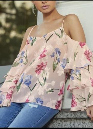 Красивая блуза в цветы