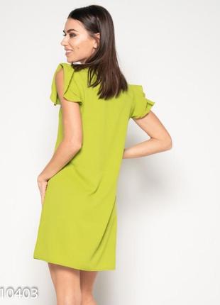 Оливковое мини платье с рюшами на рукавах3 фото