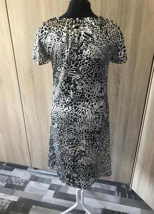 Літнє плаття з леопардовим принтом