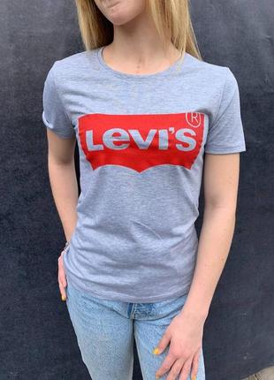 Розпродаж levis футболка