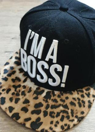 Бейсболка с надписью