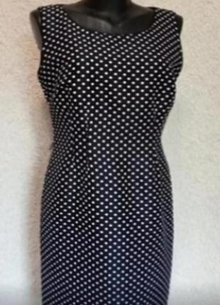 Трендовое платье в горошек