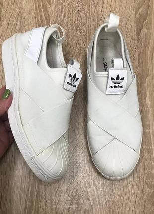 Adidas 37р. кросівки кроси кеди мокасини.
розмір 37 , устілка 23,5-24см.
стан дуже хороший.