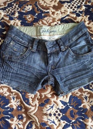 Шорты джинсовые.
