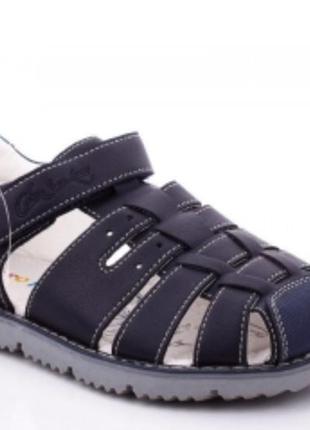 Босоніжки для хлопчика.