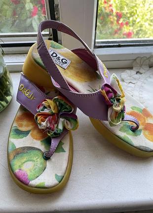 Босоніжки для дівчинки d&g 2