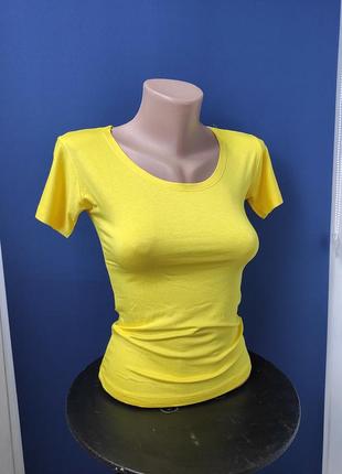 Футболка з круглим вирізом горловини базова віскоза жіноча елестична футболка жовтого кольору1 фото