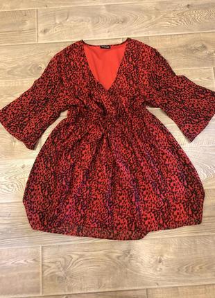 Яскрава сукня