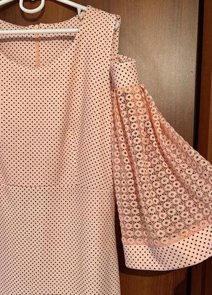 Платье женское летнее пудровое розовое в мелкий горошек с кружевными рукавами красивое нежное новое 42 короткое миди