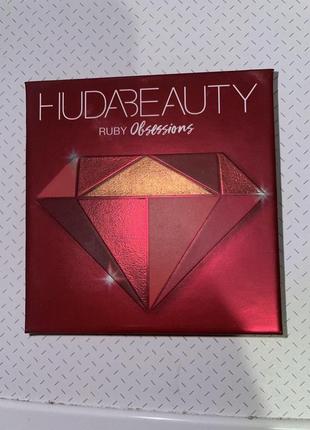 Палетка тіней huda beauty