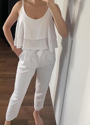 Білий костюм