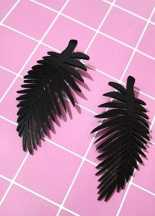 Акриловые серьги  в виде листьев пальмы