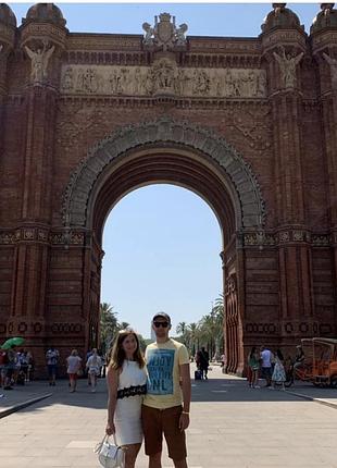 Шикарне платтячко з гарною спинкою