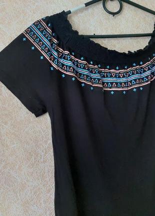 Блуза футболка чорна з візерунком вишиванка8 фото