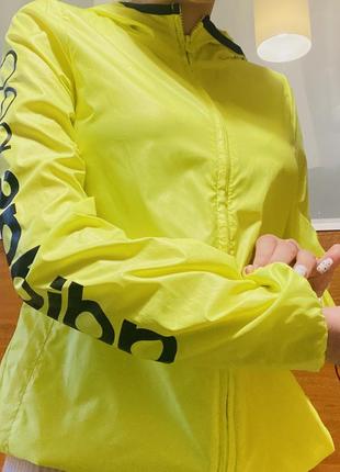 Яркая ветровка adidas✨