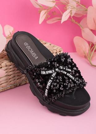 Стильные черные шлепанцы шлепки сабо на платформе толстой подошве с пайетками
