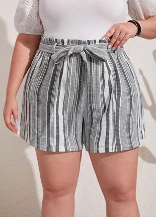 Льняные шорты в полоску