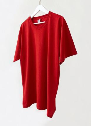 Однотонная базовая футболка свободная красная прямого кроя 100% хлопок как оверсайз унисекс однотонна базова футболка вільна прямого крою бавовна2 фото