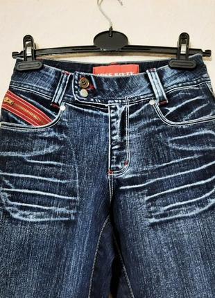 Брендовые джинсы укороченные синие женские бриджи декор красная молния свободная длина miss sixty3 фото