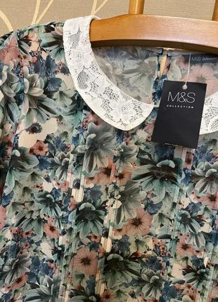 Дуже гарна і стильна брендовий блузка в кольорах.