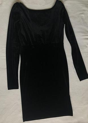 Сукня з відкритою спиною